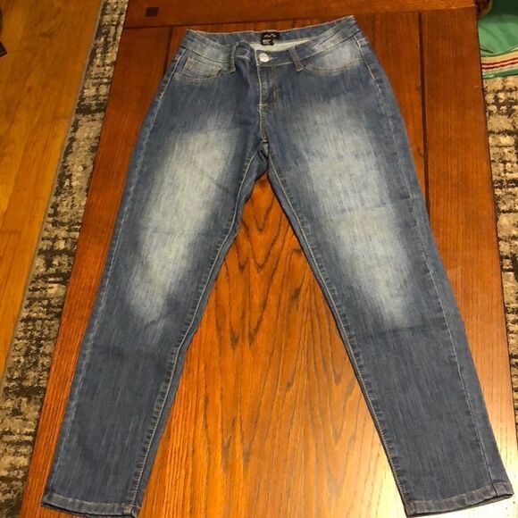 Rue 21 capris Size 7/8 - Picture 1 of 3